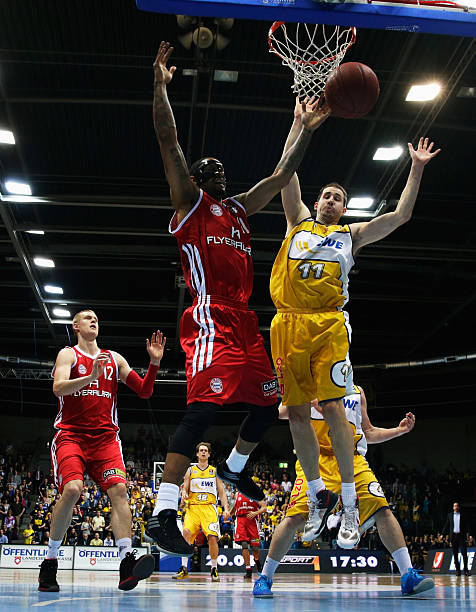 让他们在比 让他们在比