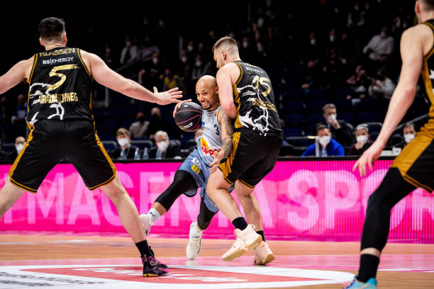 高诗岩在手 高诗岩在手