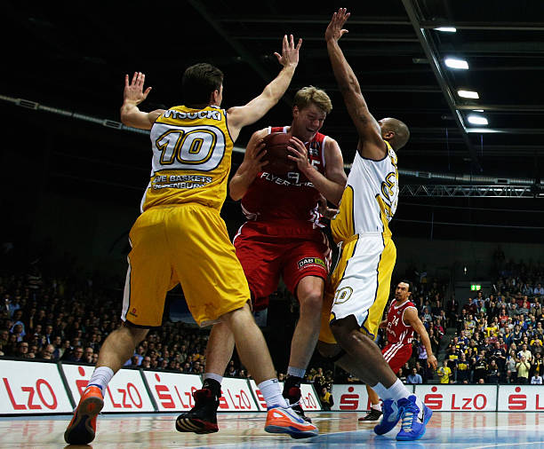 球队主教练 球队主教练