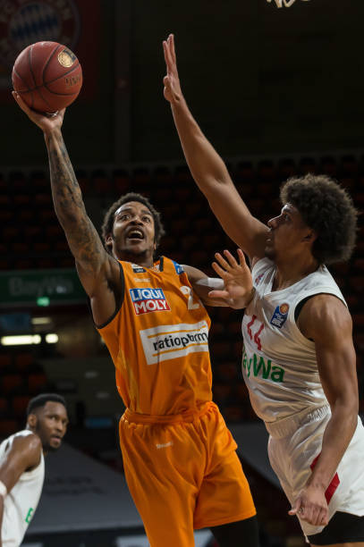 转会市场的 转会市场的